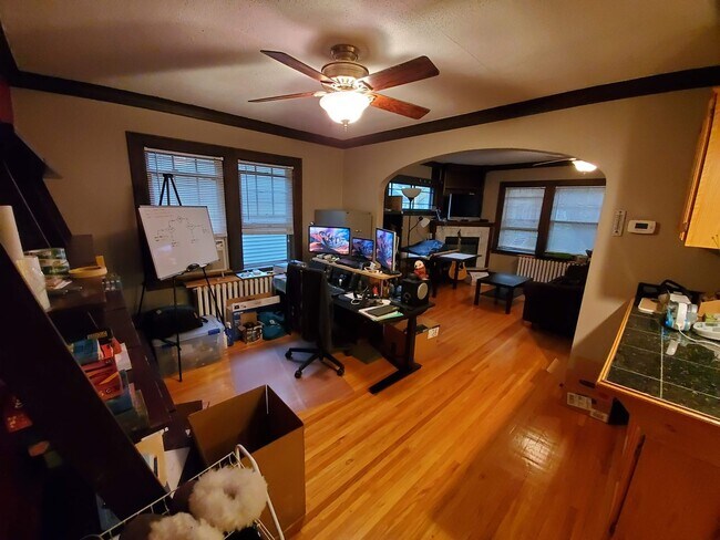 Foto del edificio - 1451 St Clair Ave Classic Up & Down Duplex...