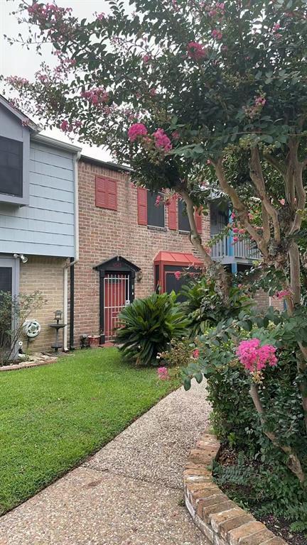 Foto principal - 8345 Nairn St