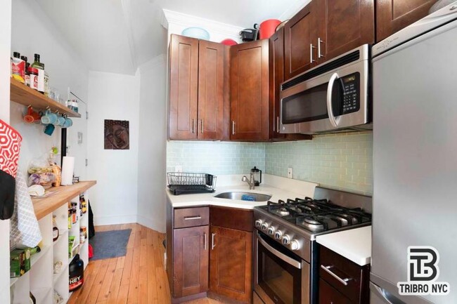 Foto del edificio - 3 bedroom in ASTORIA NY 11105