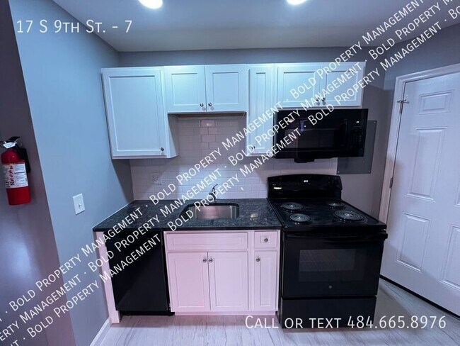 Building Photo - 17 S 9th St