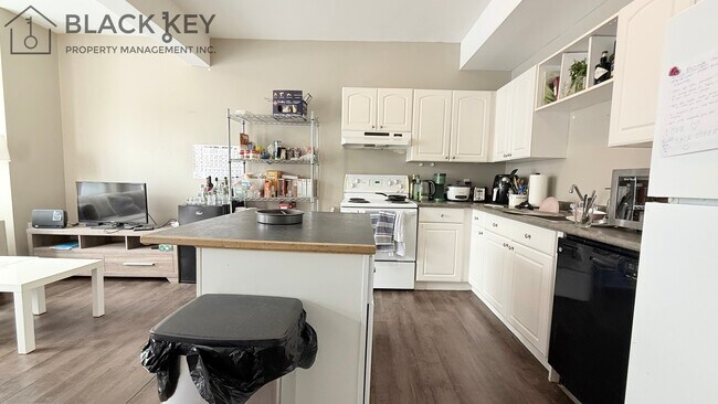 Building Photo - 376 Central Ave