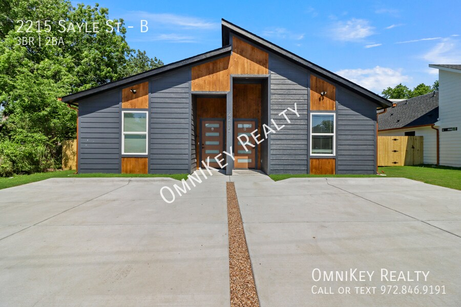 Primary Photo - 2215 Sayle St