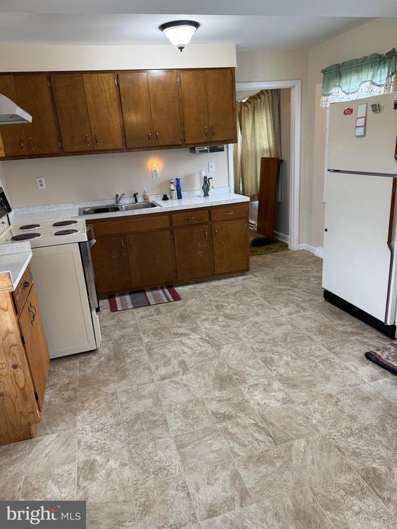 Foto del edificio - 4870 Calvert Dr