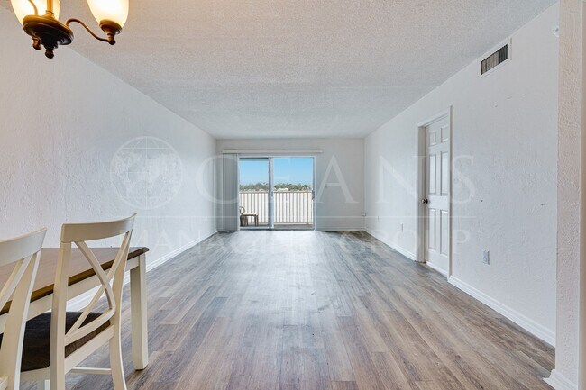Foto del edificio - Riverfront 1-Bedroom Condo with Intracoastal Views – Daytona Beach, FL