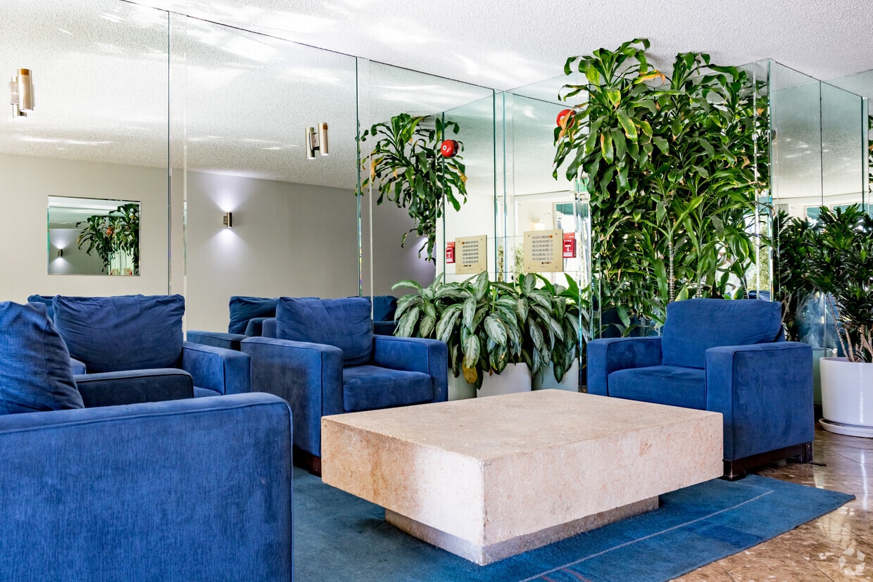 Roberts Rochester Apartments in Los Angeles, CA Westside Rentals