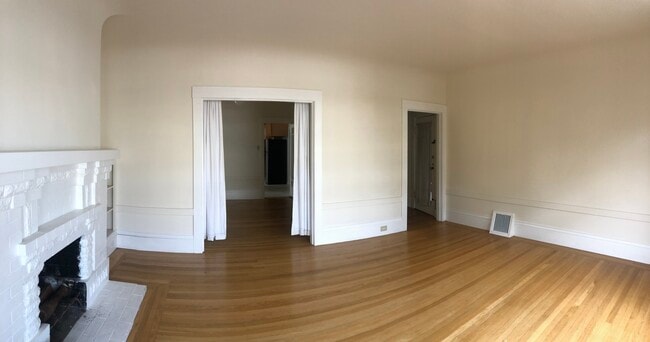 Building Photo - 381 28th Ave