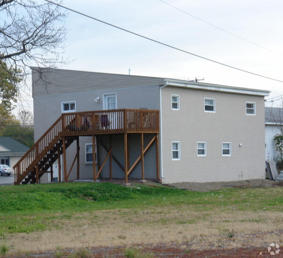 Building Photo - 1008-1010 Old Berwick Rd