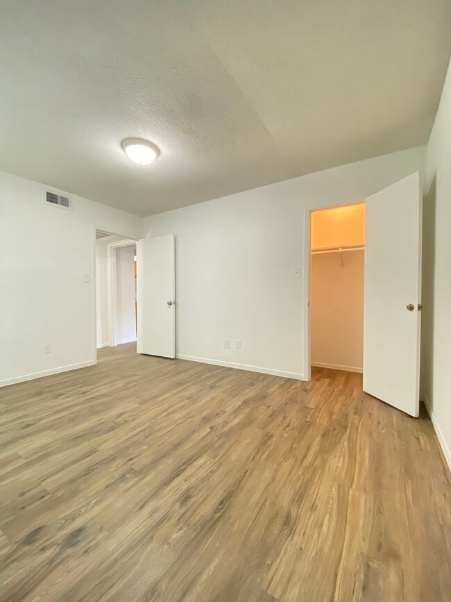 Building Photo - Pine Ridge Apartments