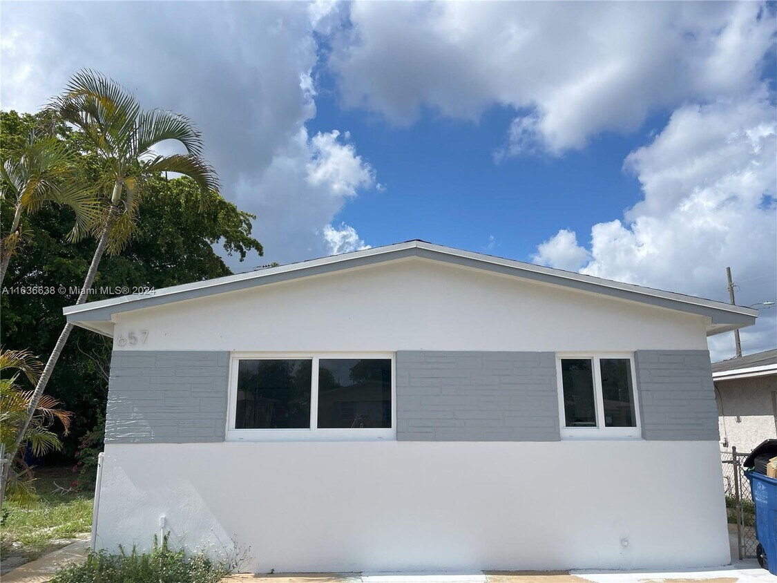 Primary Photo - 657 NW 5th Ct