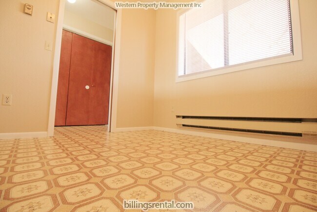 Building Photo - 2320 Alderson Ave