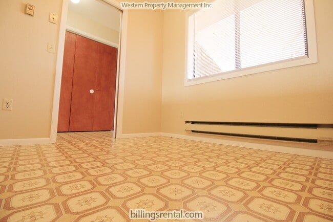 Building Photo - 2320 Alderson Ave