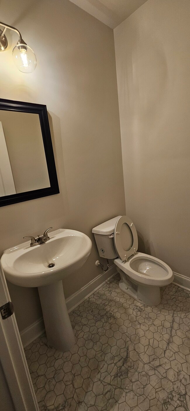 Building Photo - 1240 Ainsworth Alley