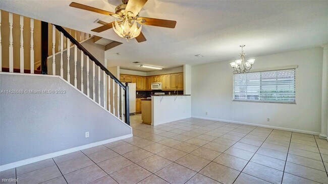 Building Photo - 3 br, 2.5 bath Townhome - 9012 NW 38th Dr # 1