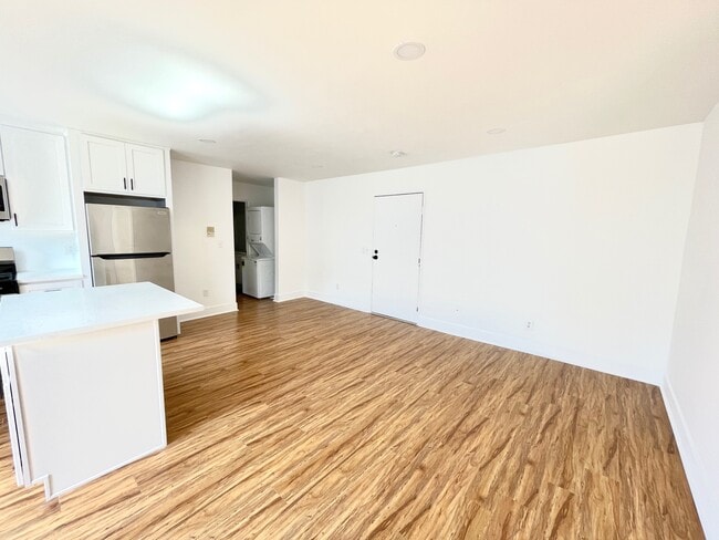 Building Photo - 5440 Carlton Way