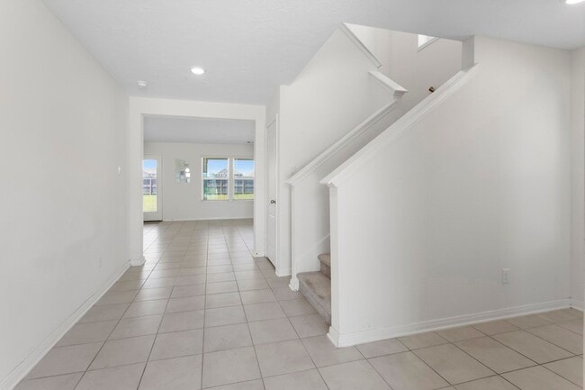 Building Photo - 1001 Hvn Hl Ln.