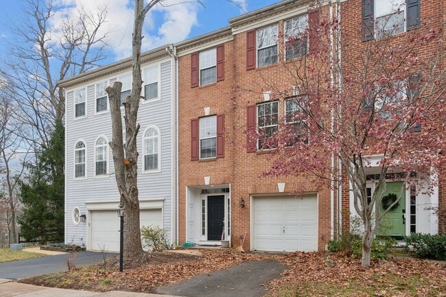 Building Photo - Wonderful Townhome
