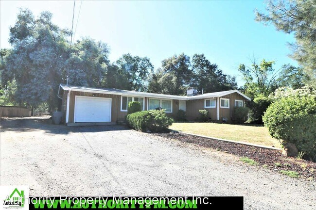 Building Photo - 3 br, 2 bath House - 1634 Lake Blvd.