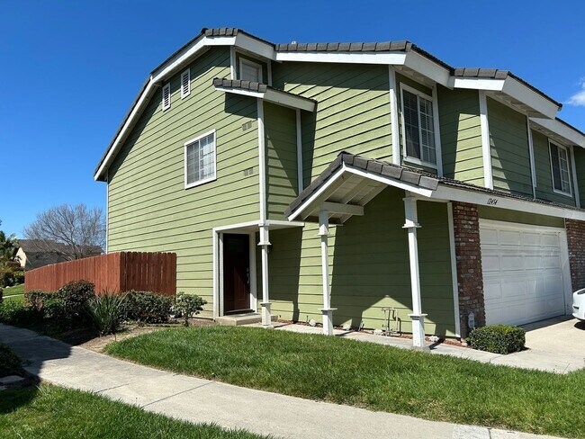 Building Photo - 12454 N PARK AVE CHINO 91710 (3 BED / 2.5 ...
