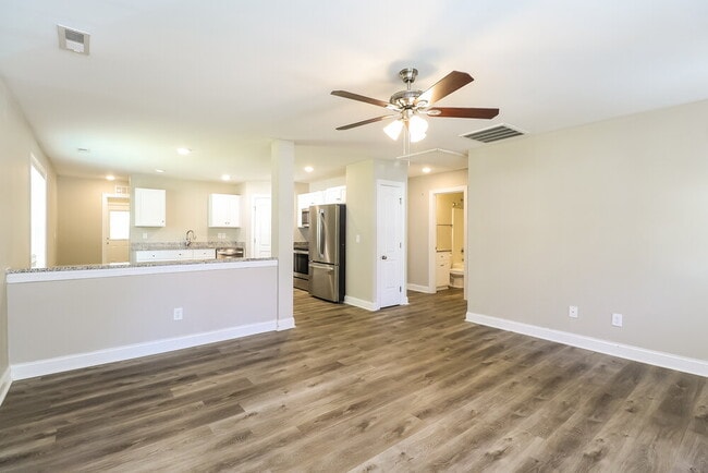 Foto del edificio - 1213 Milton Ave