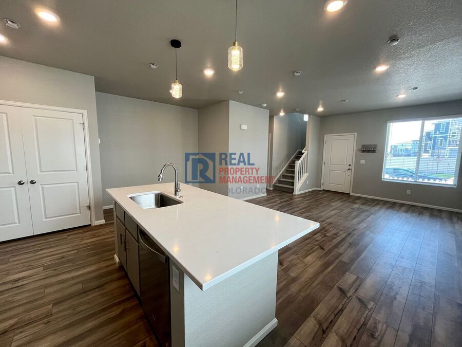 Photo - 9254 Henson Pl-