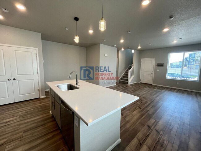 Foto del edificio - 9254 Henson Pl