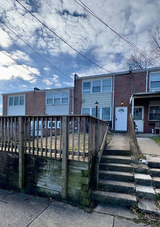 Building Photo - 811 Regis Ct