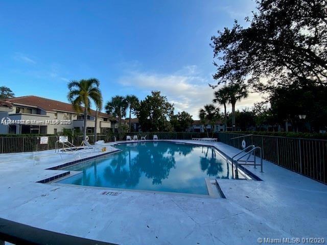 Foto del edificio - 8400 Coral Lake Way