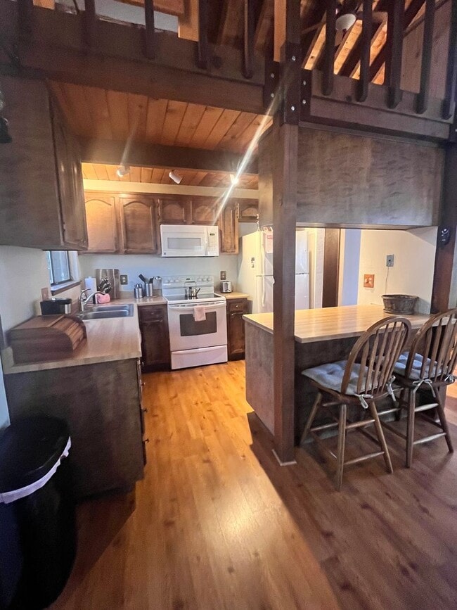 Building Photo - Tahoe Donner Long Term Lease - 2 bedroom with loft