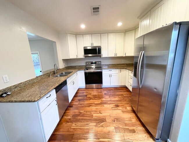 Building Photo - Nice Upgraded South Livermore Single Famil...