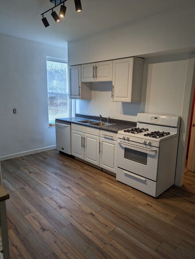 Primary Photo - 3205 Parkview Ave