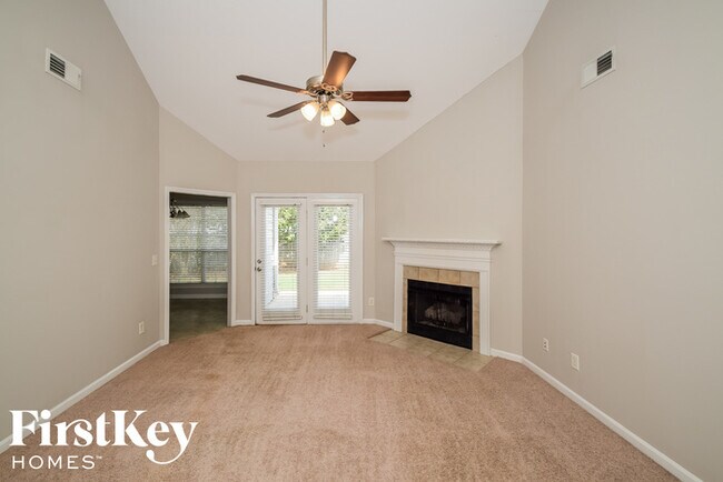 Building Photo - 4005 Cambridge Dr