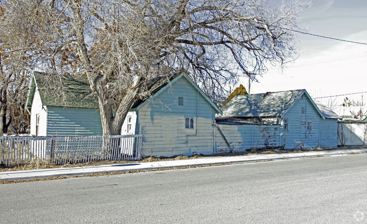 Building Photo - 204 E Main St