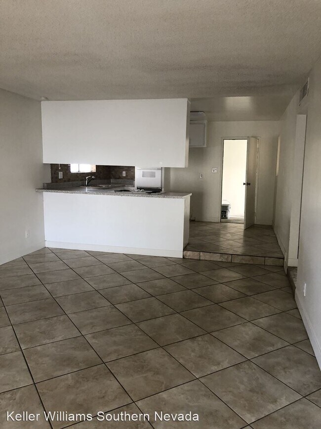 Building Photo - 5 br, 2 bath House - 2828 Kings Way