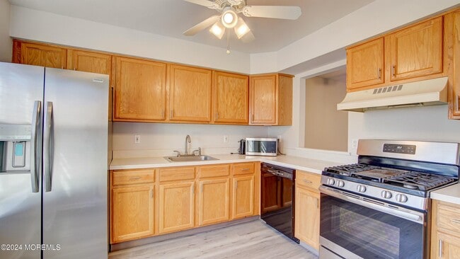 Foto del edificio - 27 Haverford Ct