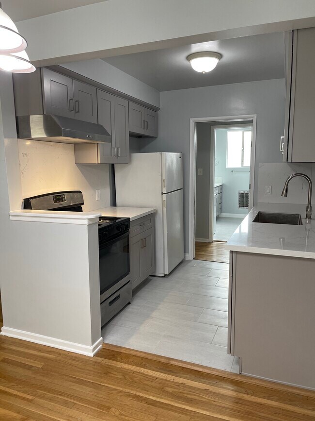 Building Photo - 848 9th St