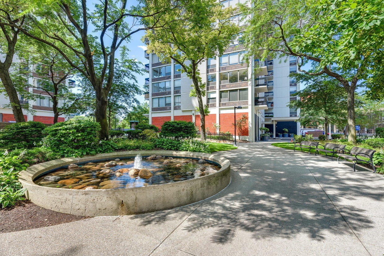 1255 N Sandburg Terrace Unit 2502, Chicago, IL 60610 Condo for Rent