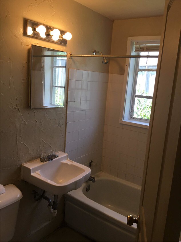 Foto del edificio - 2719 S Central Ave