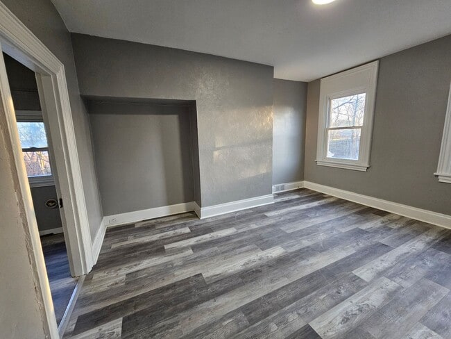 Building Photo - Newly updated 3 bedroom 1 bath apartment in the Northside!