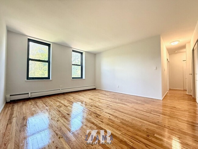 Building Photo - 152 Parkside Ave
