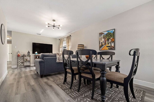 Building Photo - "Charming 3-Bed, 2-Bath Home in Tampa – Perfect Blend of Comfort and Convenience!"