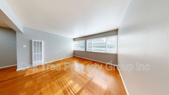 Foto del edificio - 406 Van Buren Ave