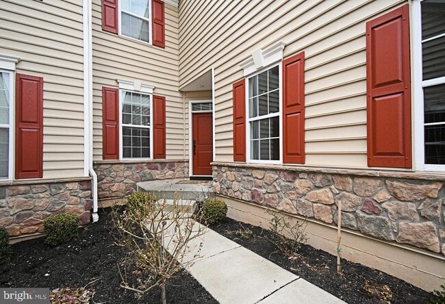 Building Photo - 136 Iron Hill Way