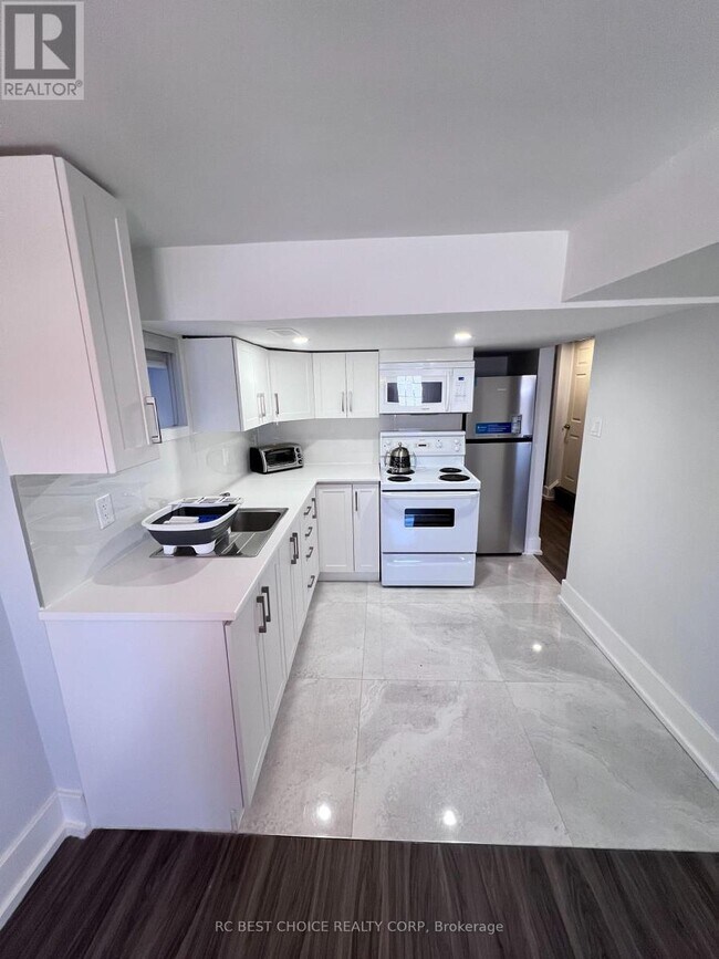 Photo du bâtiment - 747 Botany Hill Crescent