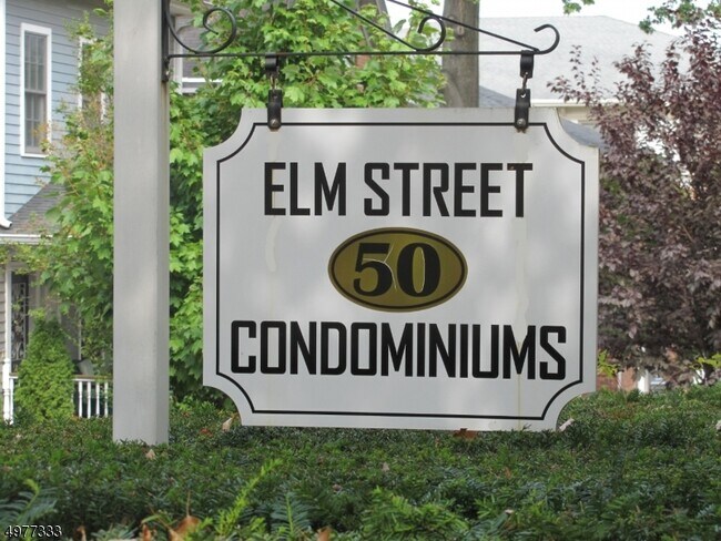 Building Photo - 48 Elm St