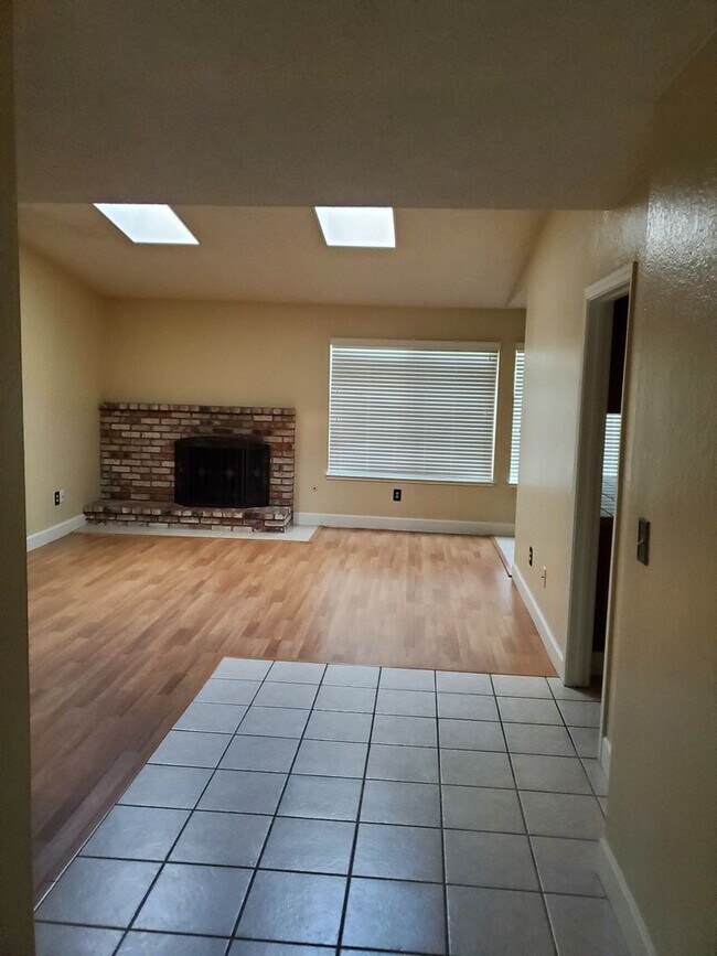 Foto del edificio - 3 bedroom 2 bath with Pool Off of Oakdale Road