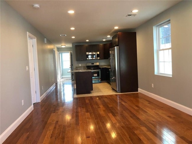 Building Photo - 28 Linton St