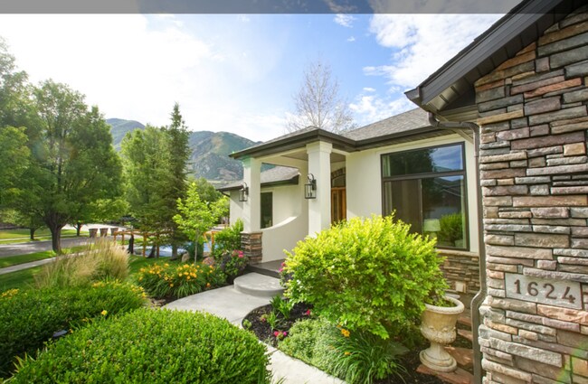 Building Photo - 1624 Cypress Point Way