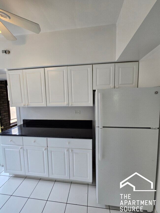 Building Photo - 908 Reba Pl