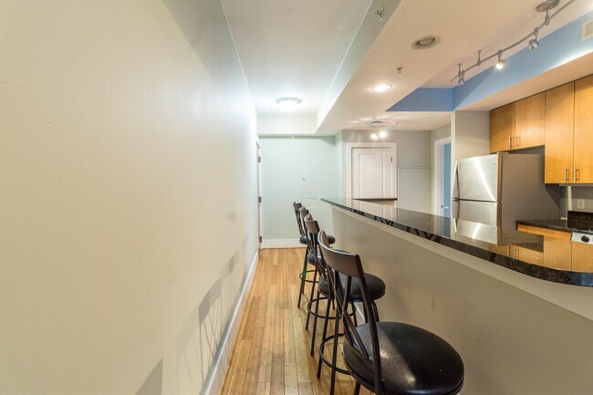 Building Photo - 715 6th St NW