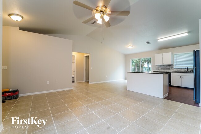 Foto del edificio - 3836 Candia Ave